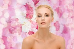 気になる乳首の黒ずみの原因やケア方法を紹介!ピンク色にすることはできるの?