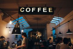 カフェインによってニキビが悪化するって本当?コーヒーは飲んじゃダメ?