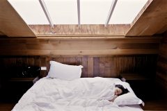 プツプツにきびが治らない!原因はあなたの枕にあった!?