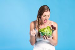 パンや白米がニキビの原因に!?高GI食が身体に及ぼす悪影響とは?
