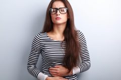 便秘がちな人にニキビができやすい原因と対策!冷え性も関係するの?