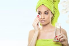 ニキビケアにおすすめの拭き取り化粧水ランキング!効果的な使い方は?