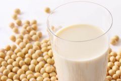 豆乳を飲んでニキビ予防をしよう!飲み過ぎはかえって悪化する!?