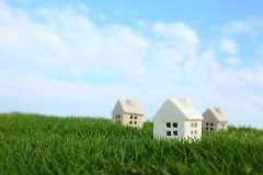 住宅ローンを組む時に火災保険の加入は必須?金額や相場は?