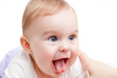 あなたは気にしてる?口臭の原因「舌苔」。舌もケアしてキレイな息に♪