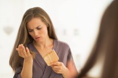 毛先がプチっと切れちゃう…。切れ毛の原因って?髪の毛を健康に!