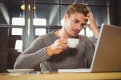 パソコン、スマホが原因?!あなたは大丈夫?側頭部の薄毛