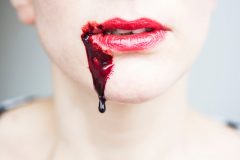 歯磨きすると歯茎から血が出る…!知っておきたい出血の原因と対策法