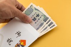 結婚式での気になるご祝儀の相場は?年代と、包む相手によって違います!