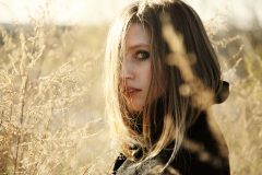 季節の変わり目は抜け毛が増える?!抜け毛が多くなる時期とは?