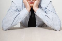 あなたの抜け毛は大丈夫?病気の可能性もある?抜け毛の原因とは