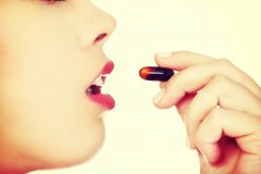 切れ毛で悩む人のためのサプリメント。必要な栄養素で強い髪の毛に!