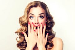 切れ毛・枝毛を発見!こんな時どうする?傷んだ髪の毛の正しい処理の方法