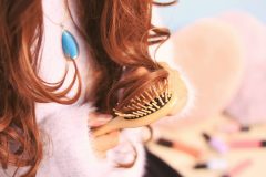 気になる生理前~生理中の抜け毛。実は悩んでいる人が多かった