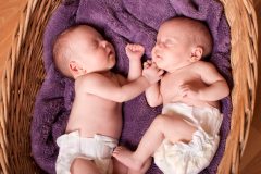 双子や三つ子になる不思議!多胎妊娠の原因や症状とは?リスクはある?