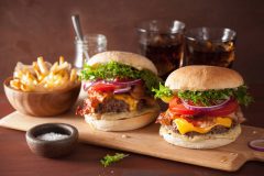 老化を加速させているのは毎日の食生活が原因?摂りすぎNG食べ物