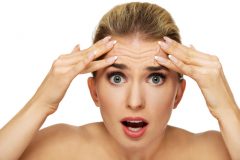 くっきり入るその前に!「おでこのシワ」の原因と解消法