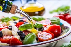 オリーブオイルがお腹の調子を整えてくれる?オススメの使い方を紹介!