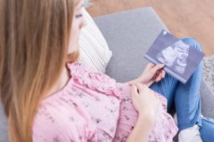 羊水の役割とは?お腹の中の赤ちゃん、呼吸はどうしてるの?