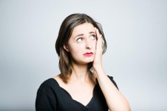最近物忘れがひどい…。加齢のせいだけじゃなかった!更年期障害で記憶力低下している?!