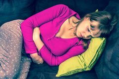 妊娠初期の異常妊娠の原因とは?腹痛や出血はみられる?
