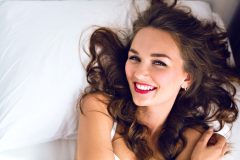 毎日のスキンケア何を使ったらいい?ほうれい線対策に良い化粧品の選び方