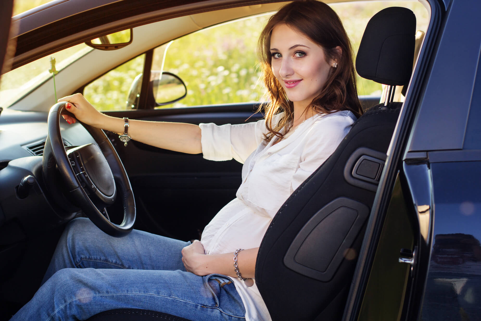 妊娠中の車の運転はいつまで大丈夫 シートベルトの着用はどうする 株式会社nanairo ナナイロ