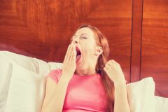 不眠症から睡眠不足へ。眠りたいのに眠れないのは何が原因?
