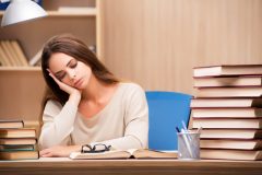 睡眠時間がもったいないから削る!?睡眠不足は体にどう影響する?