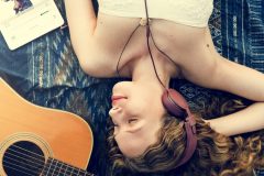 リラックスしたい時は何を聴けばいいの?寝る前に聴きたいクラシック音楽