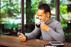 勤続年数が長ければ長いほどカードローンの審査で有利に働くの?