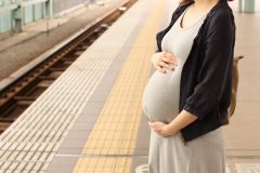 妊娠中の電車通勤の注意点とは?つわりで気持ち悪いときはどうする?