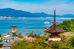 【中国地方】安産祈願で人気の神社・寺とは?祈祷料とお守りもご紹介!