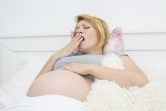 眠くてだるいのはいつまで続く?妊娠中の眠気の原因と対策とは?