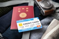 海外滞在中でもカードローンの利用や返済は可能?利用方法も紹介!