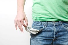 カードローンの自己破産でブラックになると家族にも迷惑かかるの?