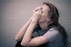 男性だけじゃなく女性も臭い?どうにかしたい!頭皮・髪の毛からの加齢臭!