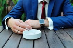 「オヤジ臭い」をどうにかしたい!タバコを吸う人は加齢臭も強くなる?!