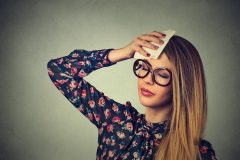 一緒だと思ってた「ワキガ」と「多汗症」の違いって?対策と治療法は?