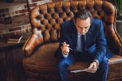実はクサイ?!本人は気付きにくい「加齢臭」をセルフチェックする方法!