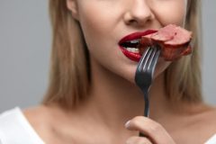 食事を見直してワキガ(腋臭)対策を!においを抑えてくれる食べ物って??