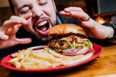 加齢臭はその食べ物のせい?!食事から見直して「クサイ!」を予防しよう