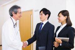 看護師転職の病院見学で重要な服装、質問、お礼状の書き方