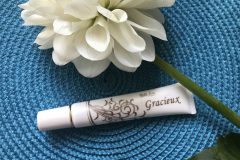 目元の悩みにはGracieux+(グラシュープラス)!?成分や使い方まで紹介