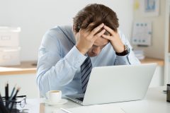 今の会社の営業はノルマがきつい…違う業種や職種へ転職する方法は?