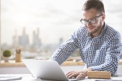 転職で資格を持ってたら有利?資格なしでも成功する方法はあるの?