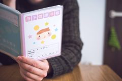プレママ必見!おしゃれでかわいい母子手帳ケースのブランドを紹介!