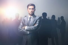 ビジネススーツに似合うお洒落なメンズ革財布は?おすすめアイテムを紹介