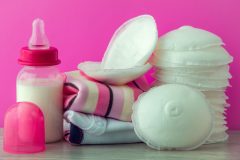 母乳パッドはいつから必要?おすすめの布タイプと使い捨てタイプを紹介!