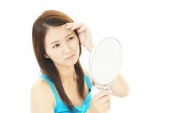 産後の抜け毛ってこんなにひどいの?葉酸サプリは抜け毛にも効果あり?